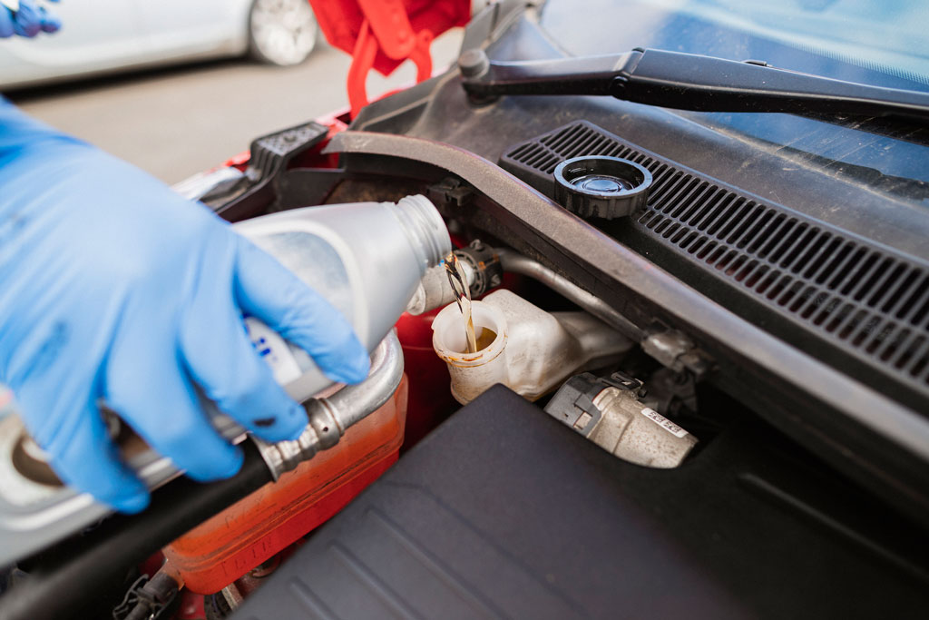 Brake Repair: The Importance Of Brake Fluid And Signs You Need To Change It